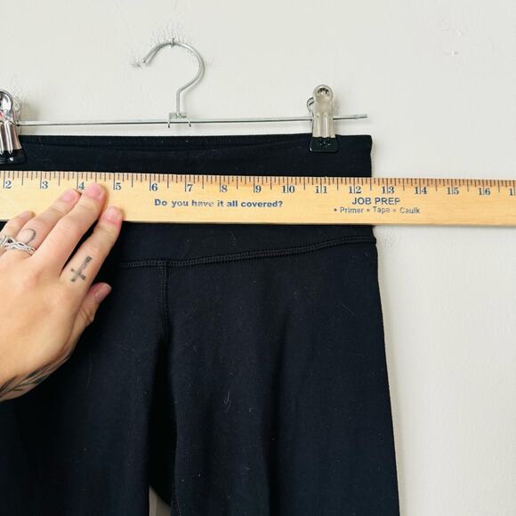 Lululemon color black Cropped Leggings size 4 21” - Picture 4 of 10